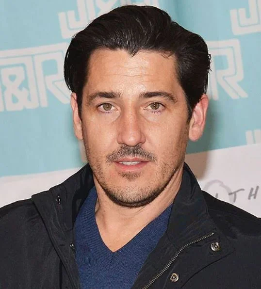 Jonathan Knight Age, Height, Weight, Wife, Net worth, Bio & Facts.