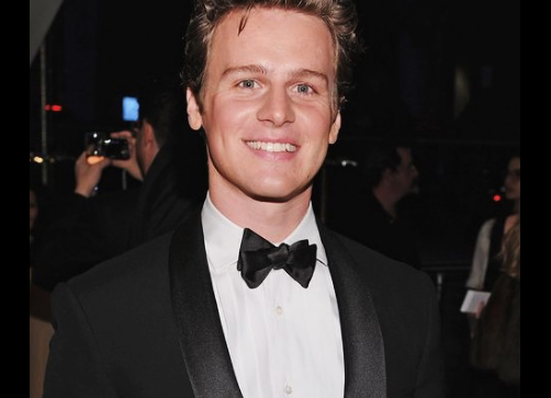 Jonathan Groff Age, Height, Weight, Wife, Net worth, Bio & Facts.